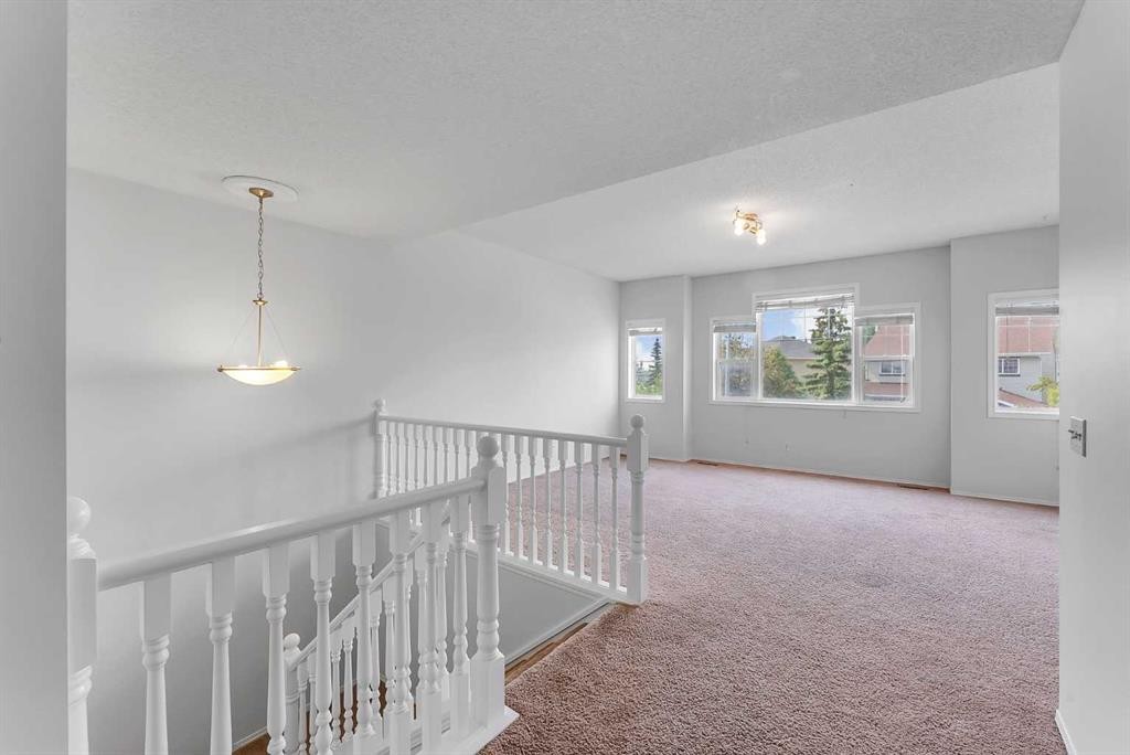 30 Citadel Crest Link Nw, Calgary, AB