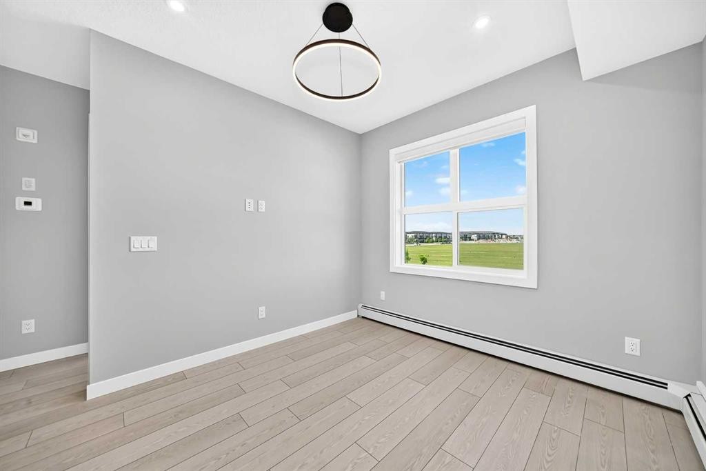 1217-63 Corner Glen Crescent Ne, Calgary, AB - Indoor Photo Showing Other Room