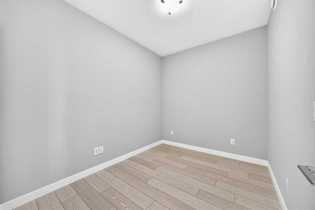 1217-63 Corner Glen Crescent Ne, Calgary, AB - Indoor Photo Showing Other Room