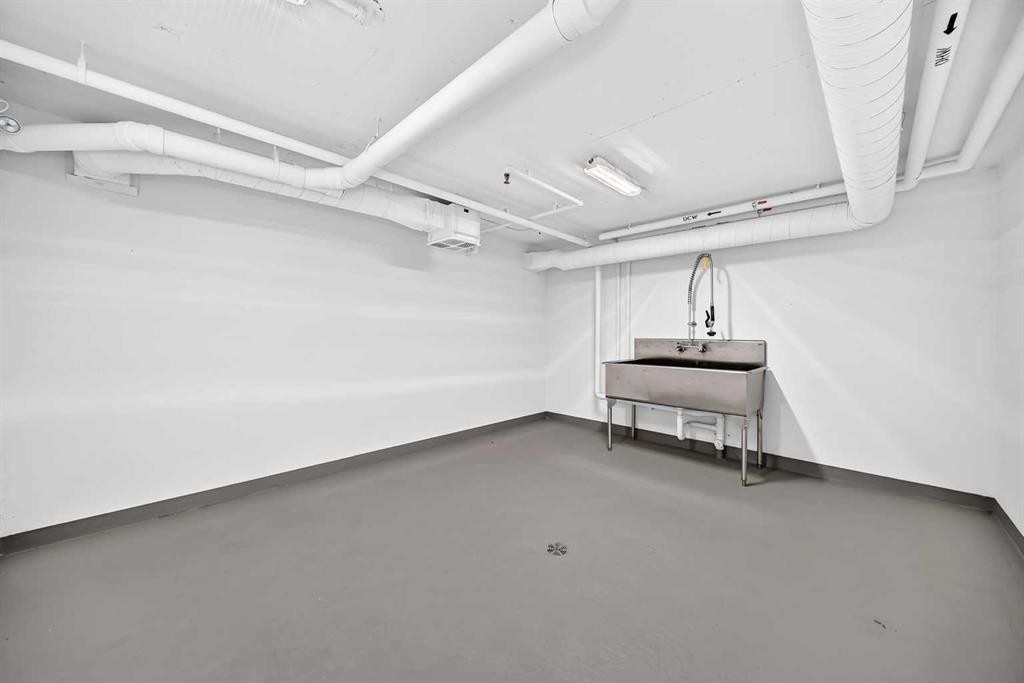 1217-63 Corner Glen Crescent Ne, Calgary, AB - Indoor