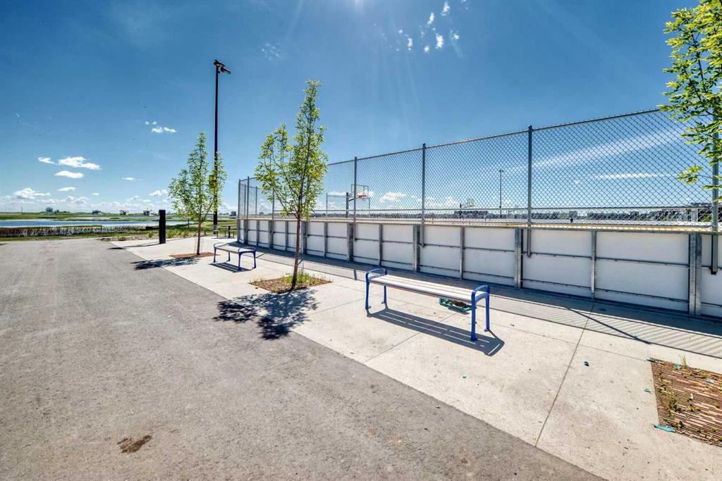 1217-63 Corner Glen Crescent Ne, Calgary, AB - Outdoor