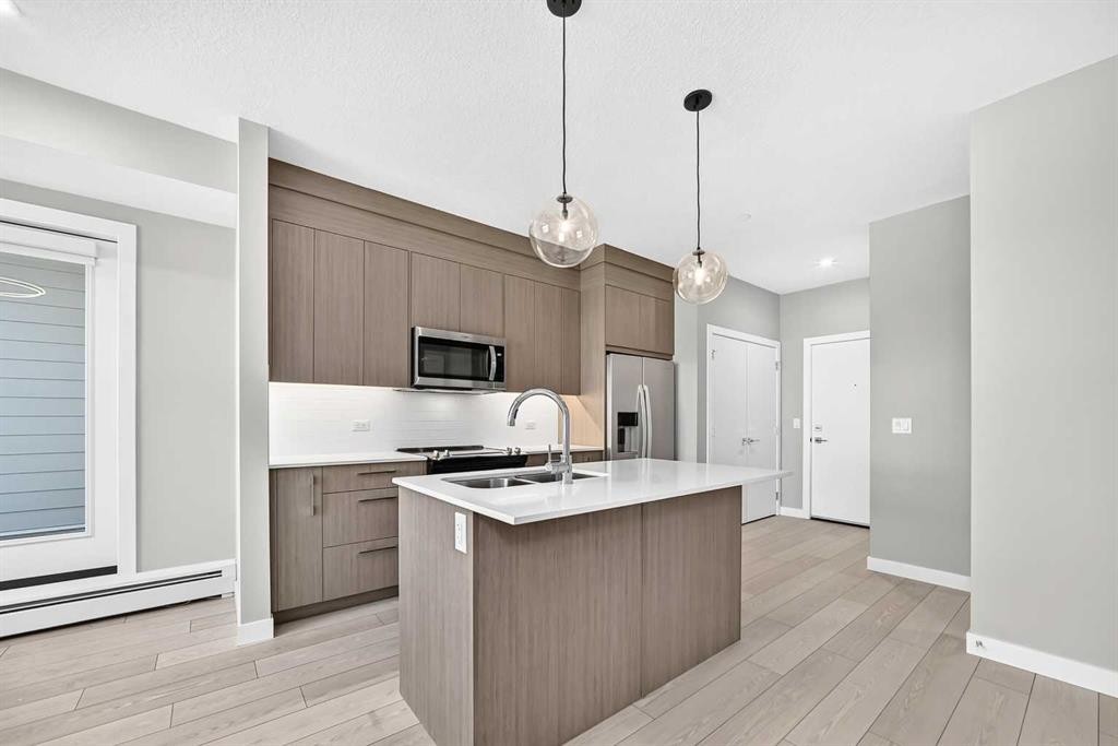 1217-63 Corner Glen Crescent Ne, Calgary, AB - Indoor Photo Showing Kitchen With Double Sink With Upgraded Kitchen