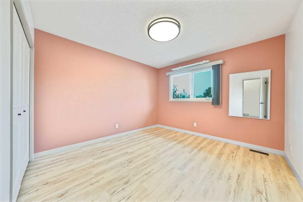 40 Silver Ridge Court Nw, Calgary, AB