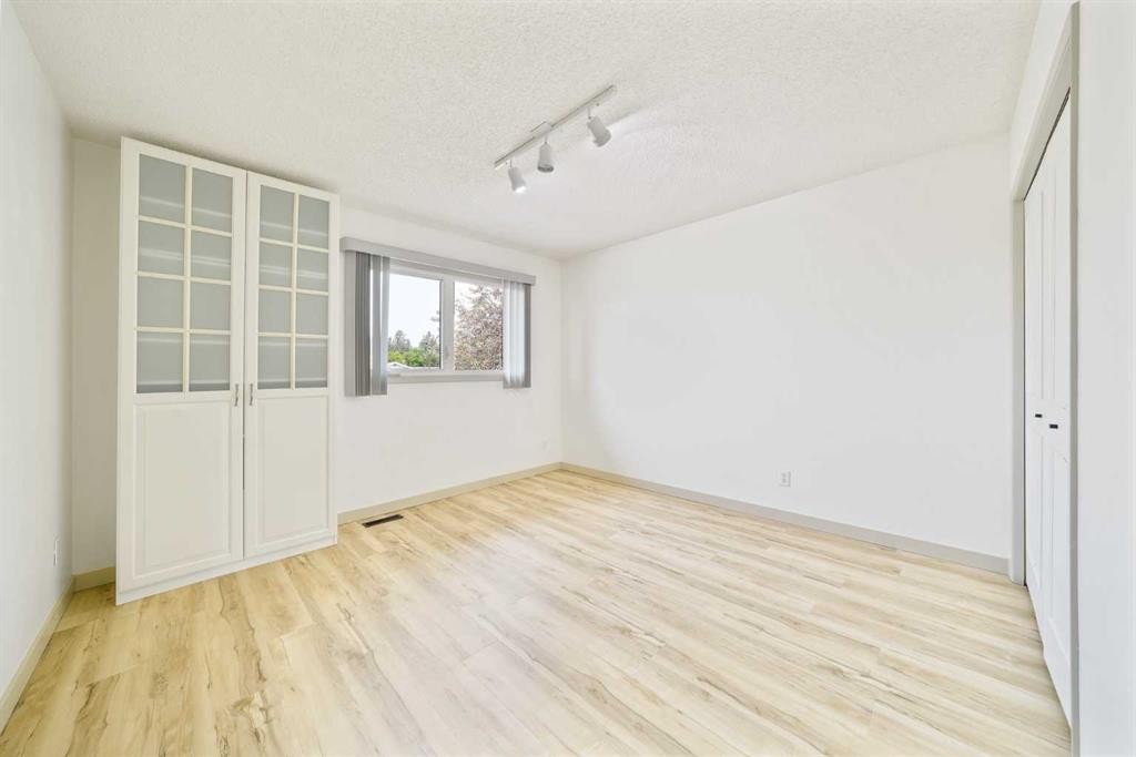 40 Silver Ridge Court Nw, Calgary, AB