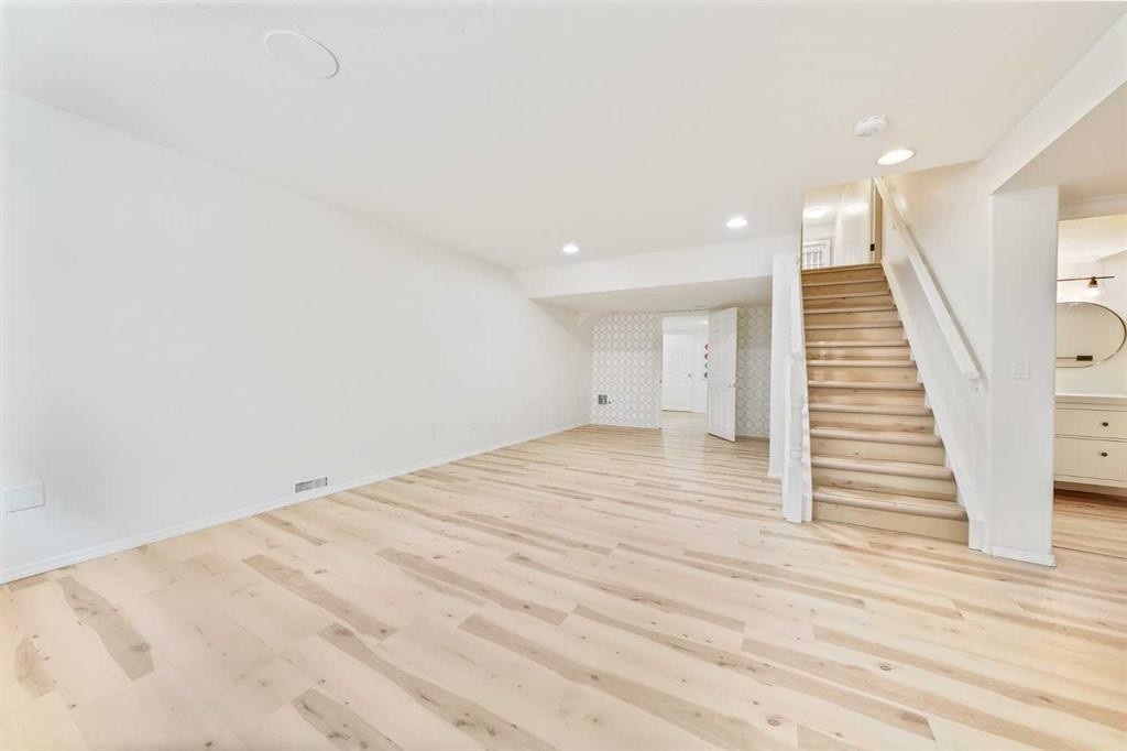40 Silver Ridge Court Nw, Calgary, AB