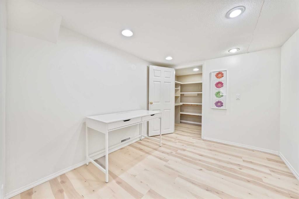 40 Silver Ridge Court Nw, Calgary, AB