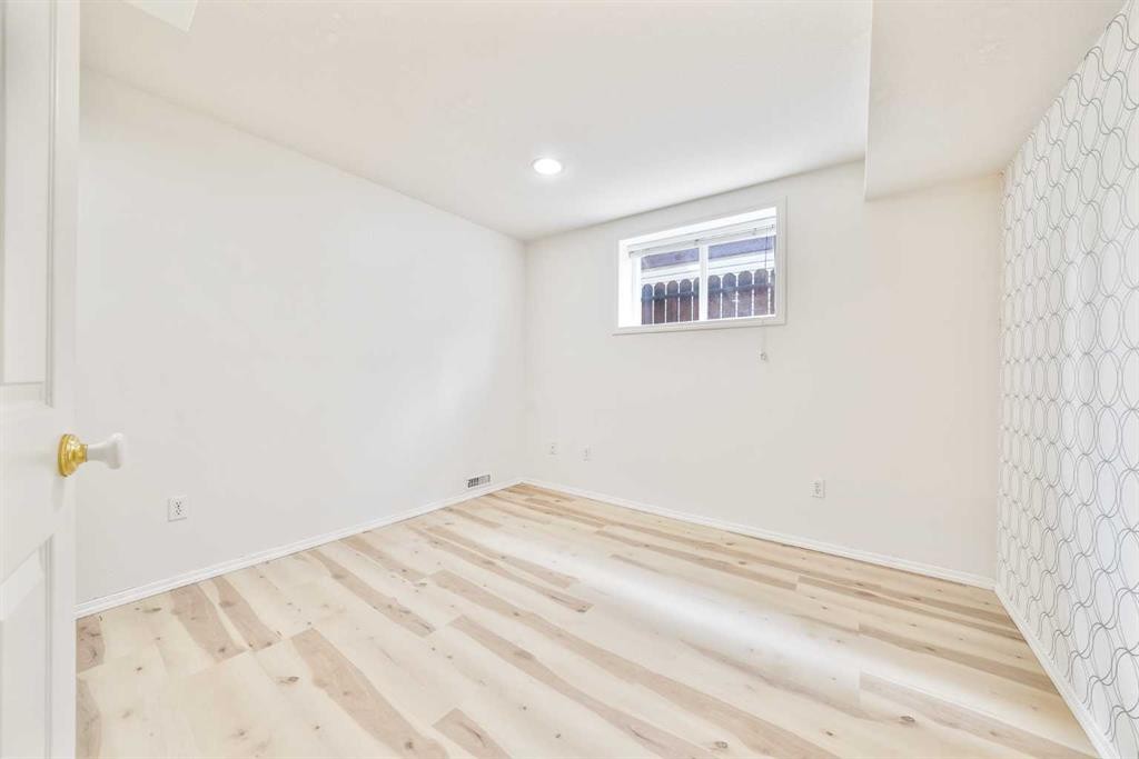 40 Silver Ridge Court Nw, Calgary, AB