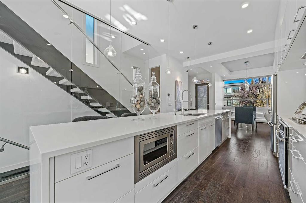 2115 Bowness Road Nw, Calgary, AB