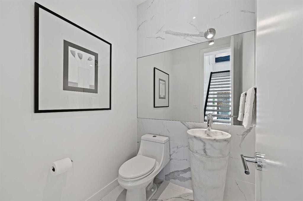 2115 Bowness Road Nw, Calgary, AB