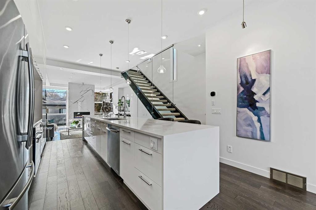 2115 Bowness Road Nw, Calgary, AB