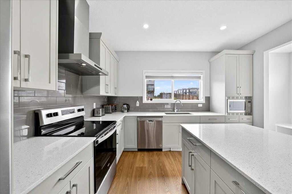 10 Lucas Close Nw, Calgary, AB