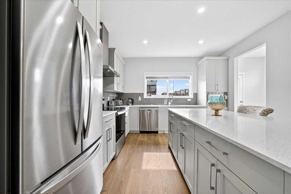 10 Lucas Close Nw, Calgary, AB