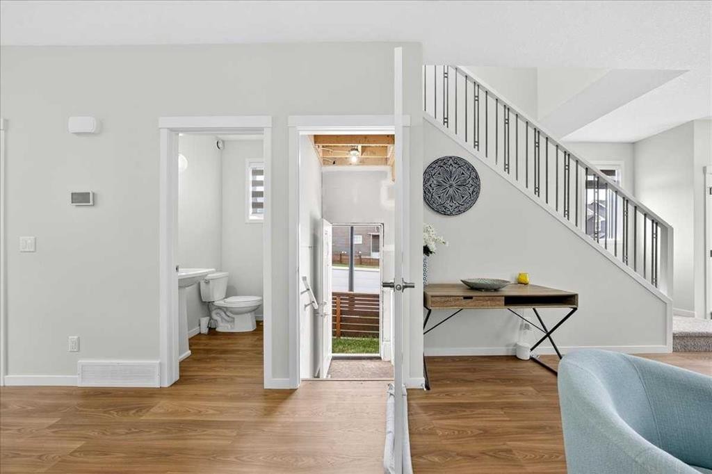 10 Lucas Close Nw, Calgary, AB