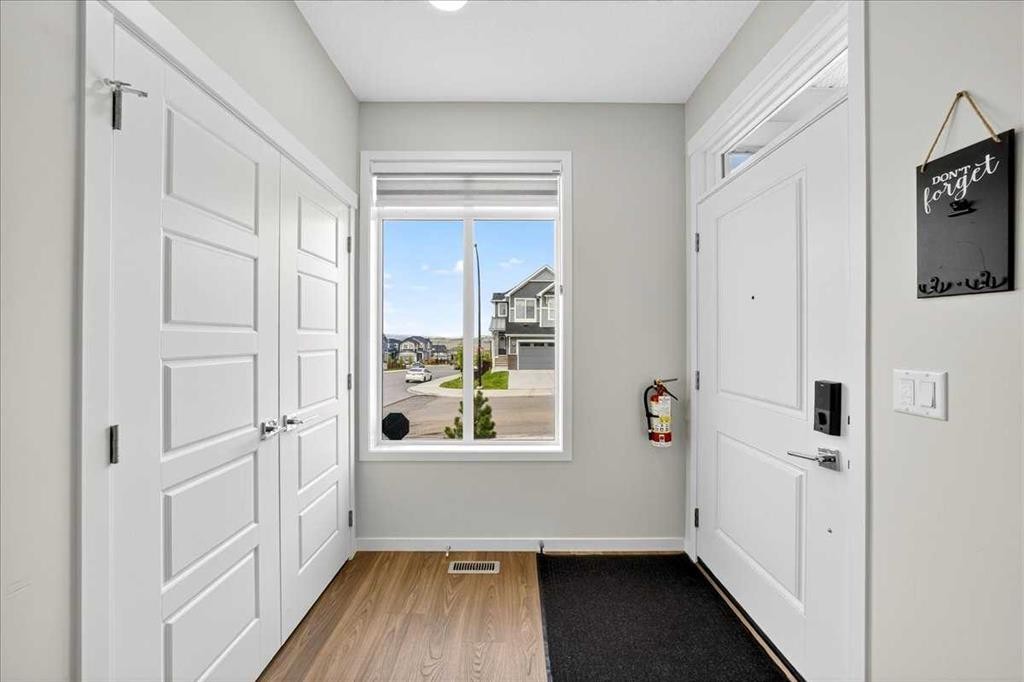 10 Lucas Close Nw, Calgary, AB