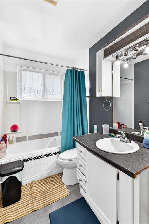 16501 106 Avenue Nw, Edmonton, AB - Indoor Photo Showing Bathroom
