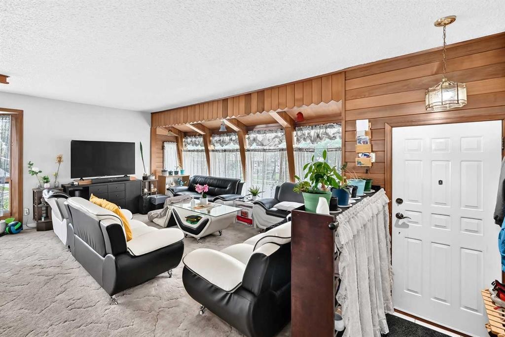 16501 106 Avenue Nw, Edmonton, AB - Indoor