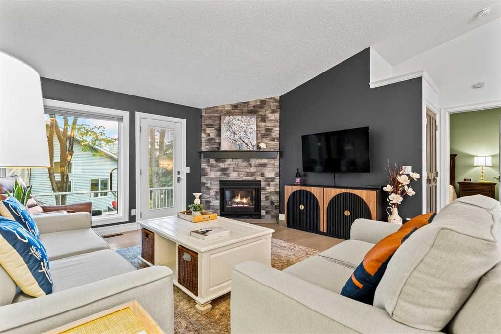 33 Douglasview Park Se, Calgary, AB