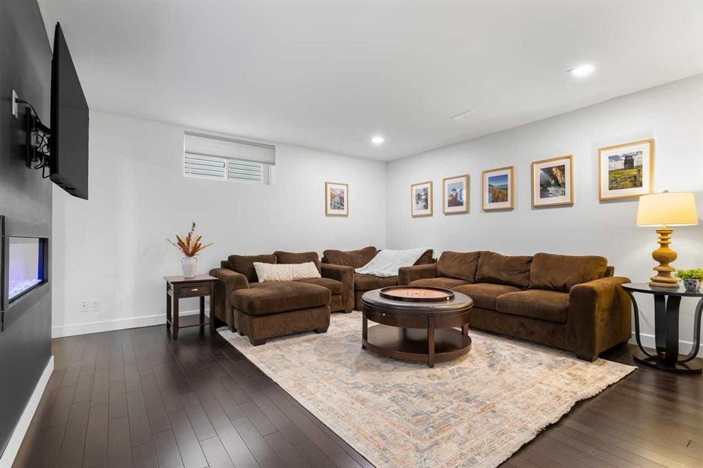 33 Douglasview Park Se, Calgary, AB