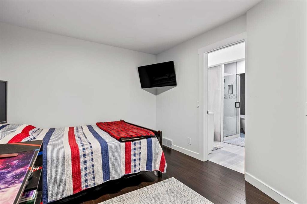 33 Douglasview Park Se, Calgary, AB
