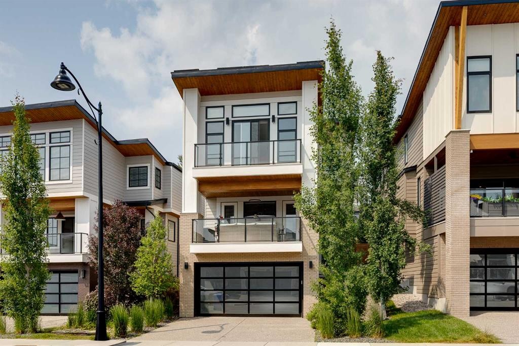 44 Timberline Way Sw, Calgary, AB - Outdoor With Facade
