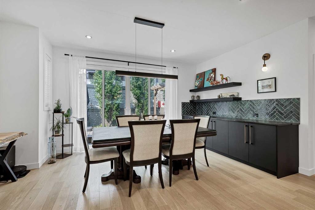 44 Timberline Way Sw, Calgary, AB - Indoor Photo Showing Dining Room