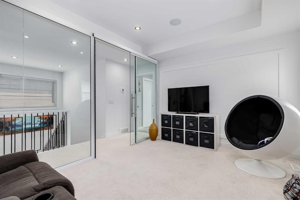 44 Timberline Way Sw, Calgary, AB - Indoor