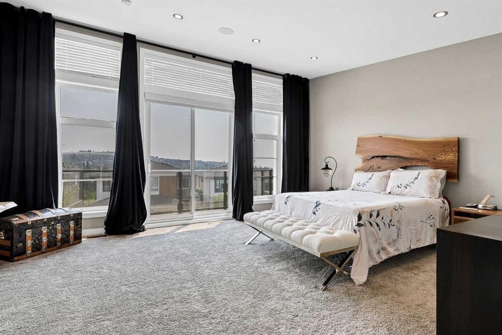 44 Timberline Way Sw, Calgary, AB - Indoor Photo Showing Bedroom