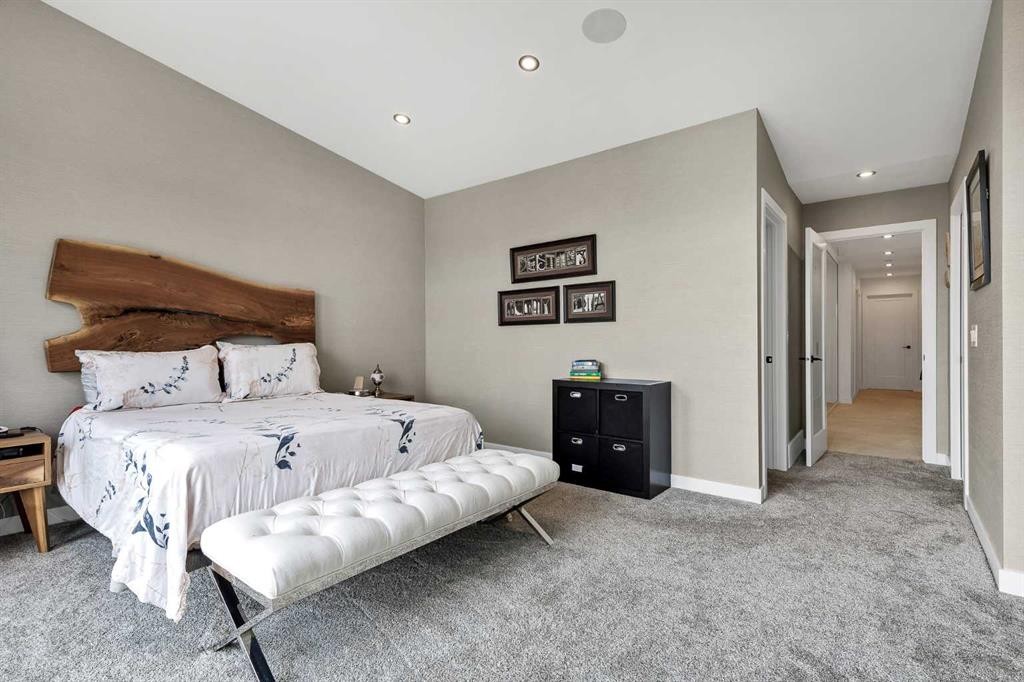44 Timberline Way Sw, Calgary, AB - Indoor Photo Showing Bedroom