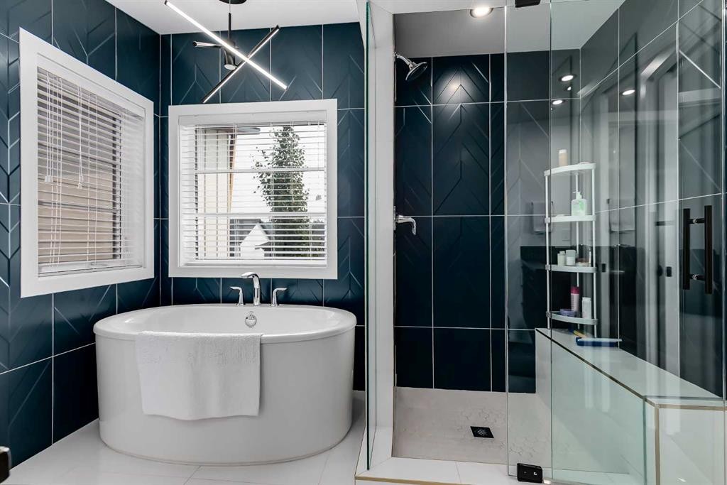 44 Timberline Way Sw, Calgary, AB - Indoor Photo Showing Bathroom