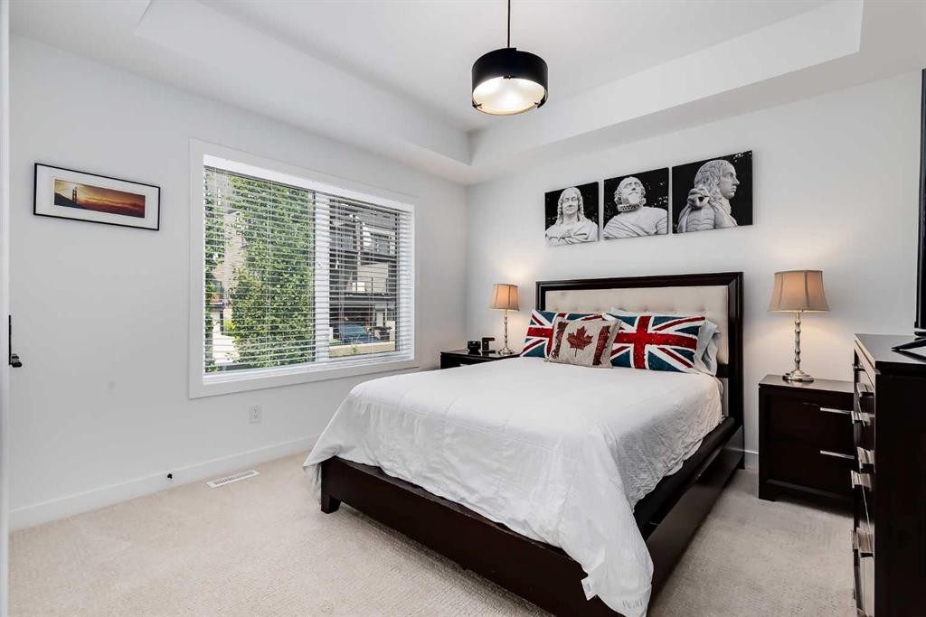 44 Timberline Way Sw, Calgary, AB - Indoor Photo Showing Bedroom