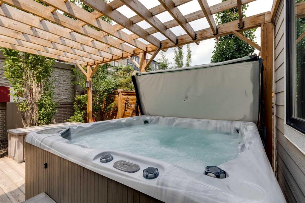 44 Timberline Way Sw, Calgary, AB - Outdoor With Exterior