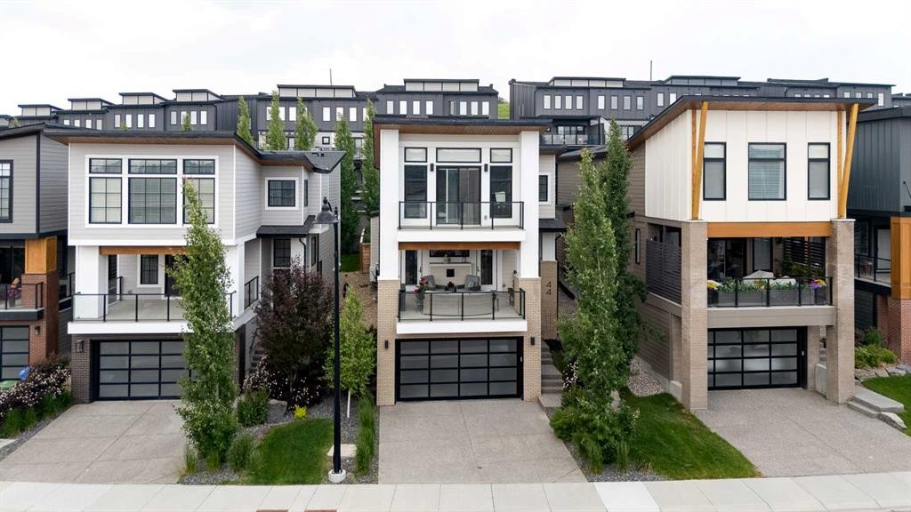 44 Timberline Way Sw, Calgary, AB - Outdoor With Facade