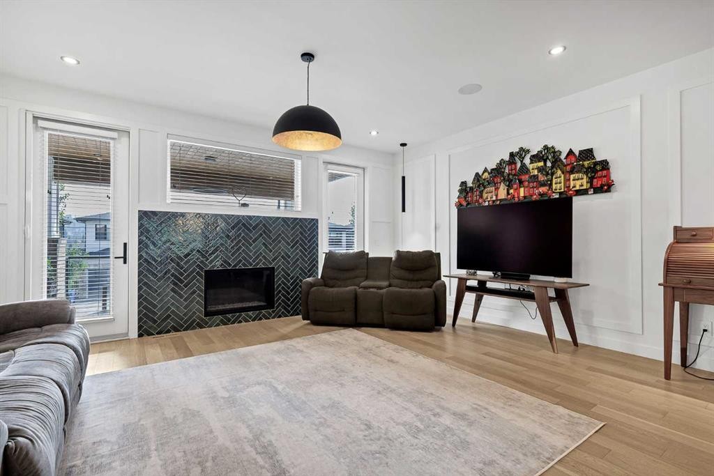 44 Timberline Way Sw, Calgary, AB - Indoor Photo Showing Living Room With Fireplace
