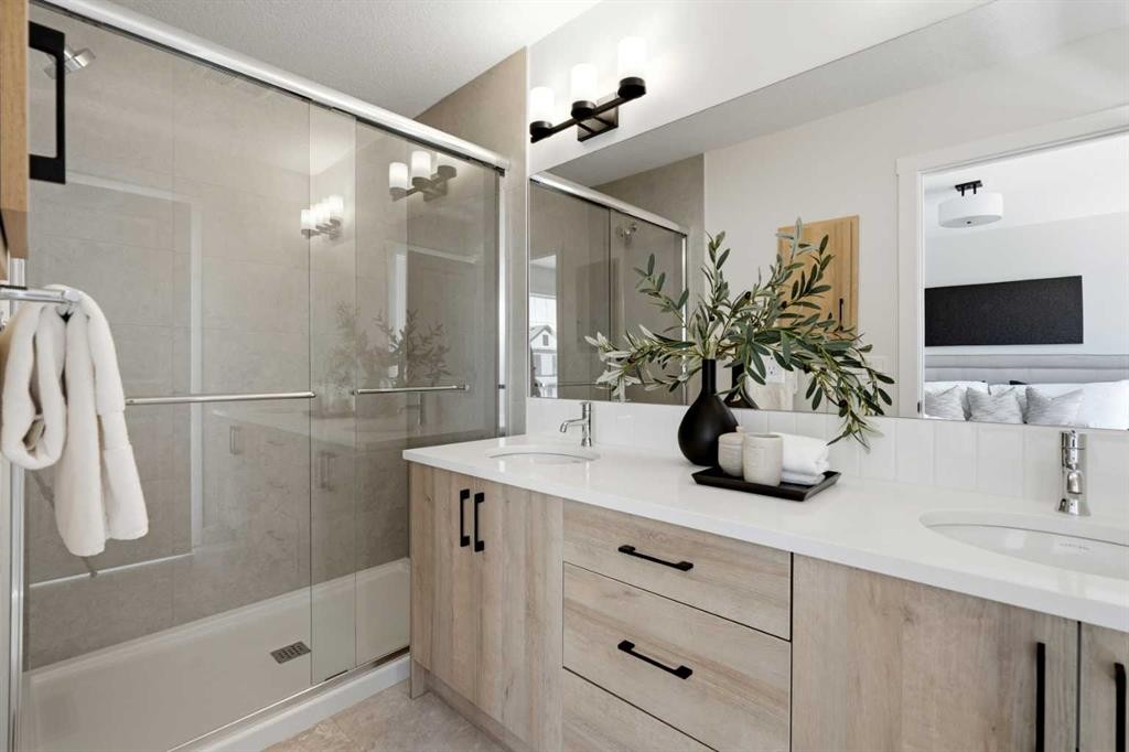 695 Buffaloberry Manor Se, Calgary, AB - Indoor Photo Showing Bathroom