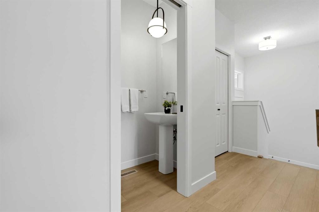 695 Buffaloberry Manor Se, Calgary, AB - Indoor Photo Showing Other Room