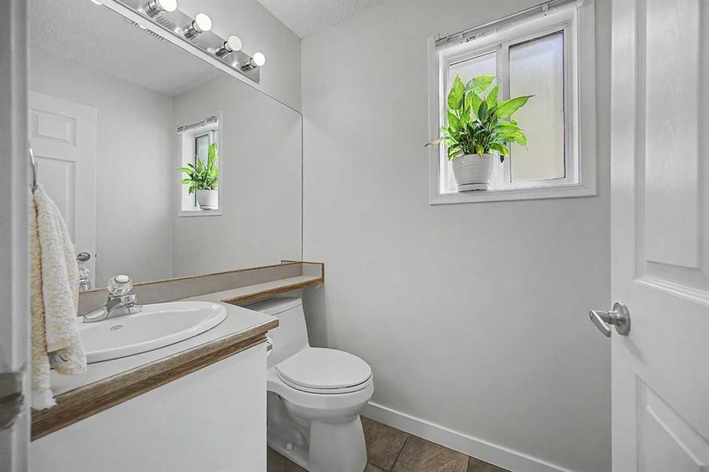 77 Citadel Gardens Nw, Calgary, AB