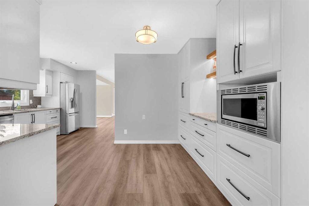 15 Ranch Glen Drive Nw, Calgary, AB - Indoor Photo Showing Kitchen With Upgraded Kitchen