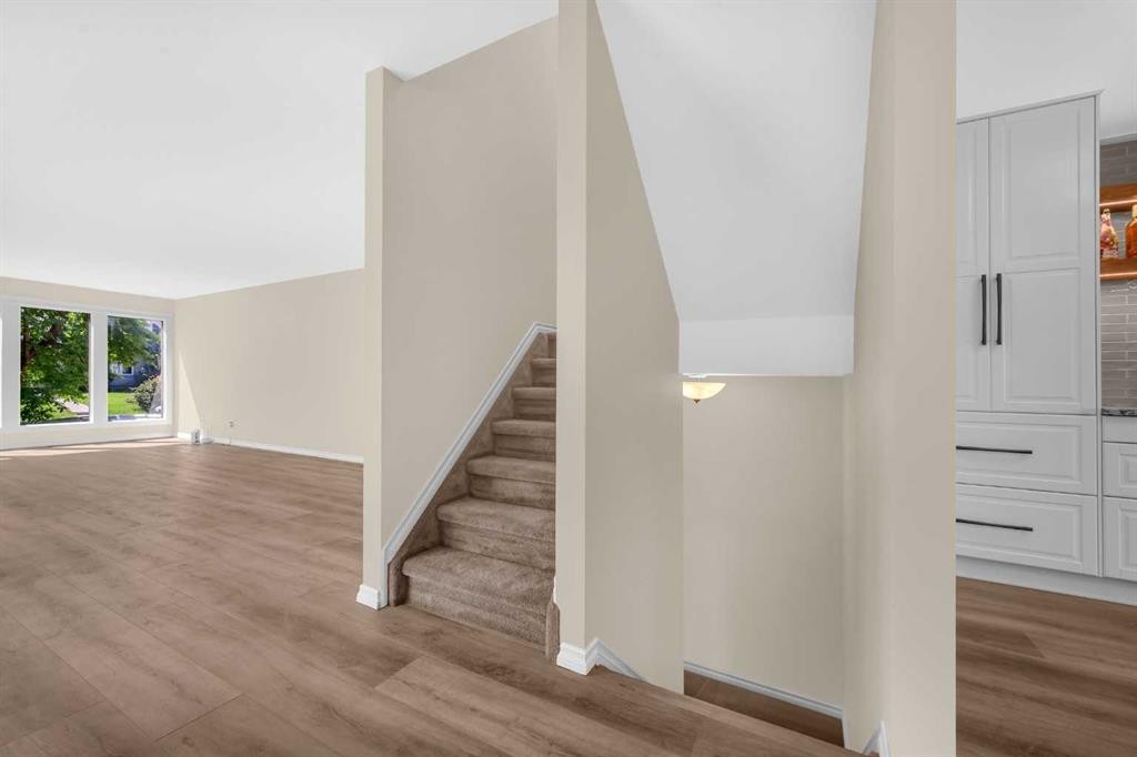 15 Ranch Glen Drive Nw, Calgary, AB - Indoor Photo Showing Other Room