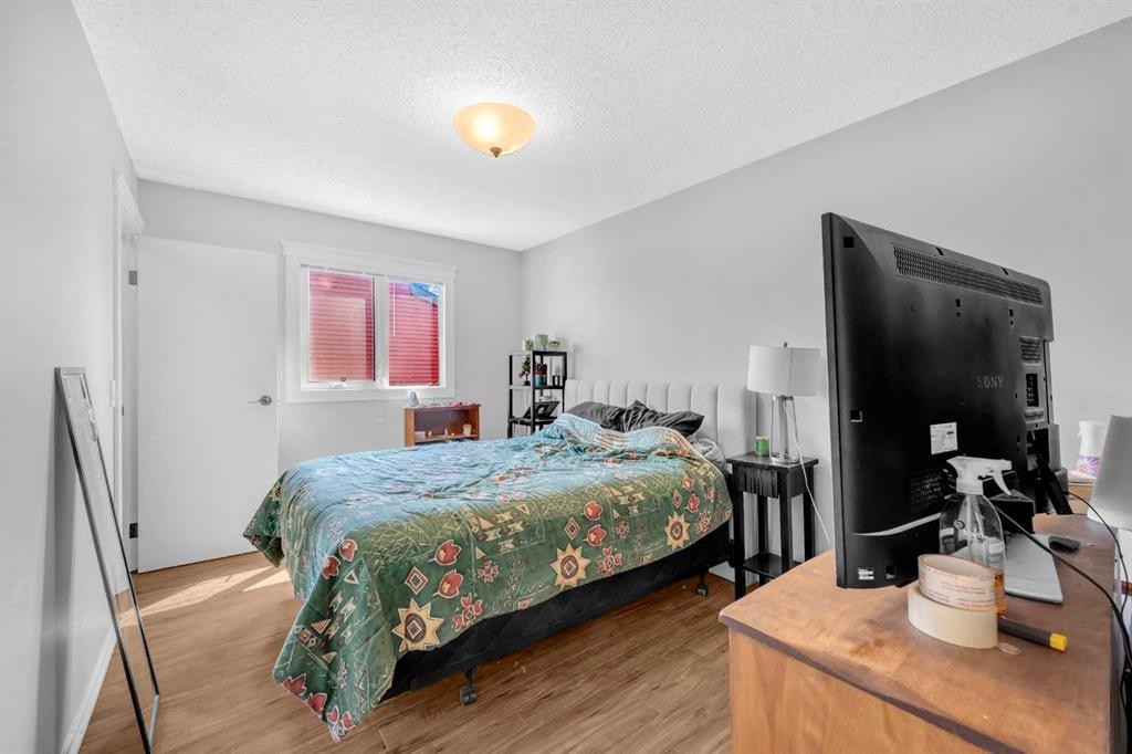 15 Ranch Glen Drive Nw, Calgary, AB - Indoor Photo Showing Bedroom