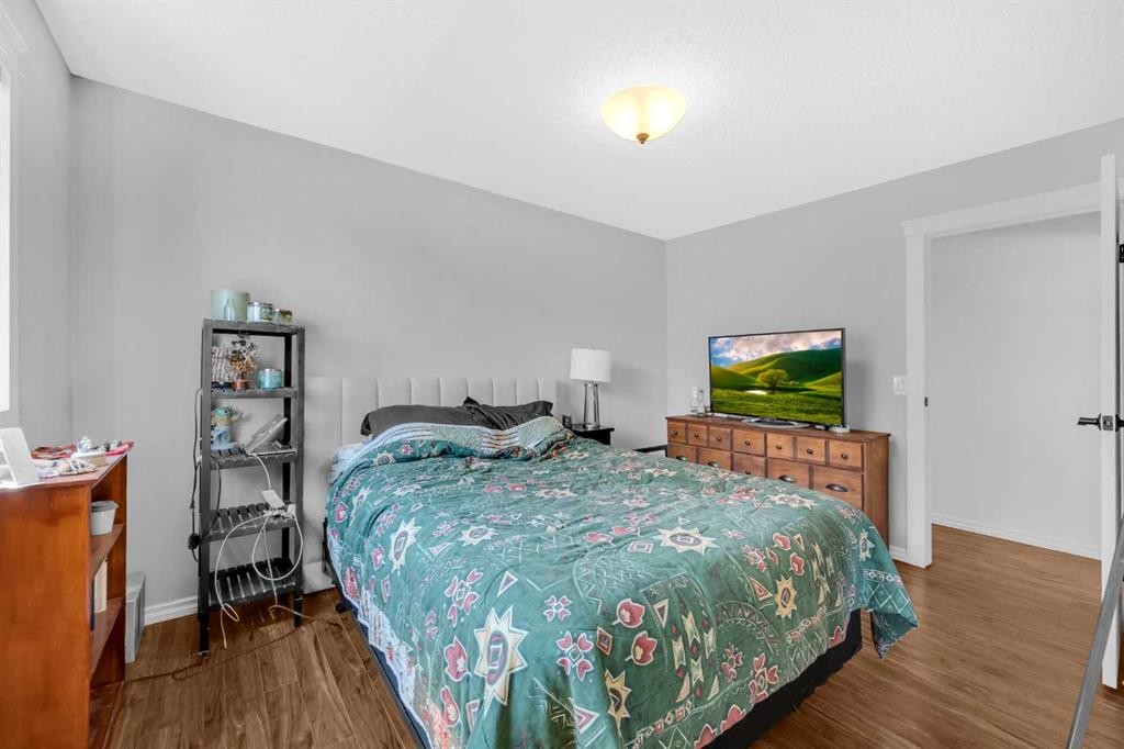 15 Ranch Glen Drive Nw, Calgary, AB - Indoor Photo Showing Bedroom