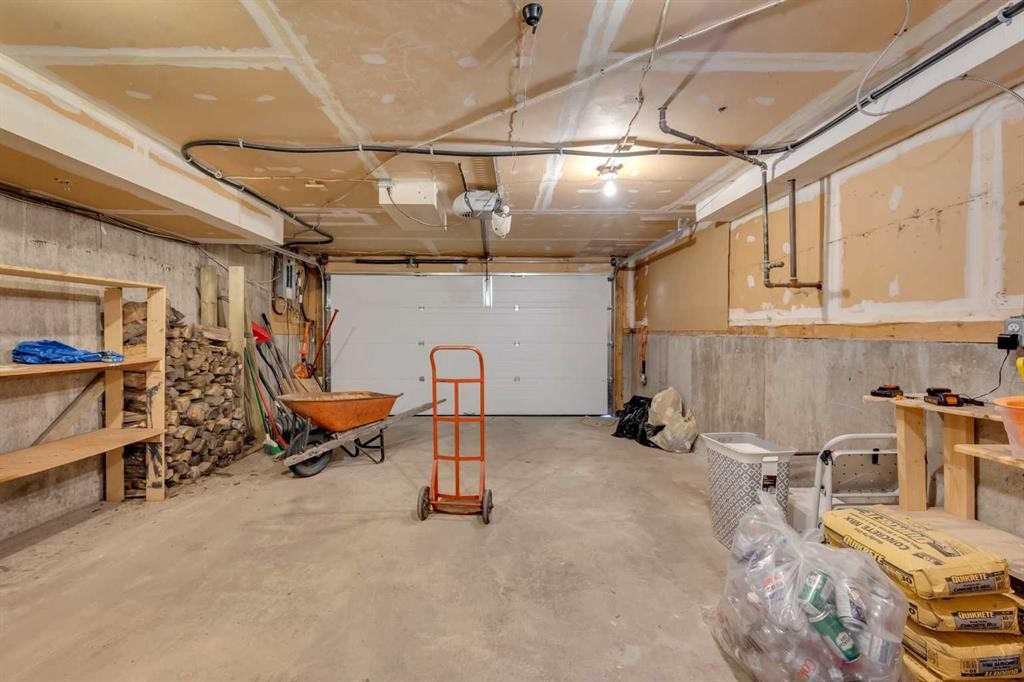 15 Ranch Glen Drive Nw, Calgary, AB - Indoor Photo Showing Garage