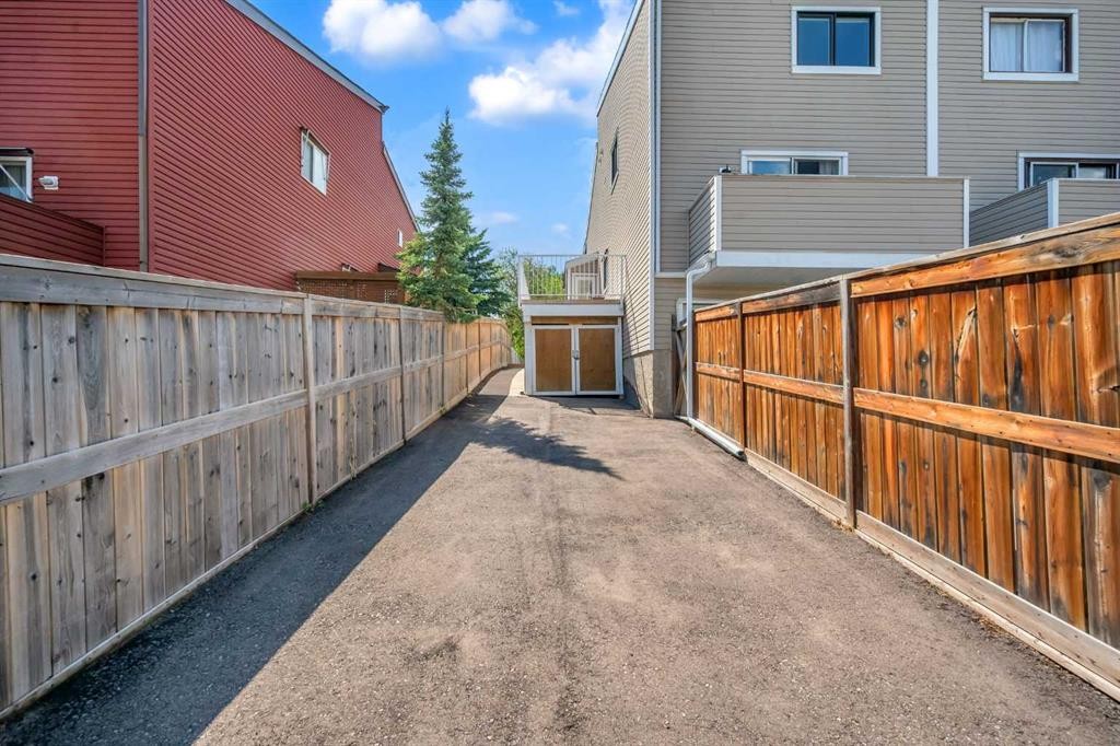 15 Ranch Glen Drive Nw, Calgary, AB - Outdoor With Exterior