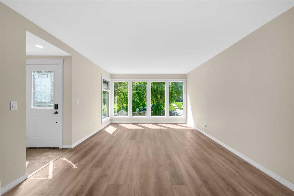 15 Ranch Glen Drive Nw, Calgary, AB - Indoor Photo Showing Other Room