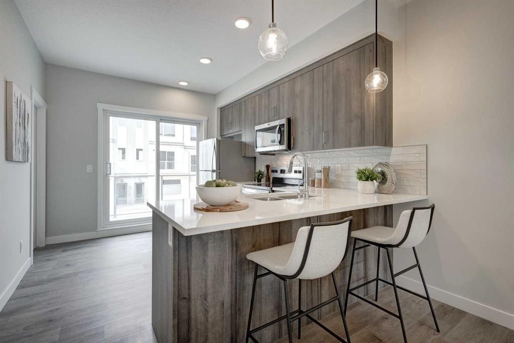 212 Shawnee Square Sw, Calgary, AB - Indoor