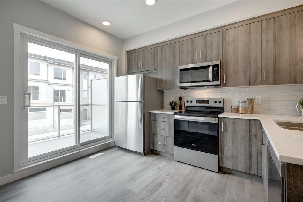 212 Shawnee Square Sw, Calgary, AB - Indoor Photo Showing Kitchen