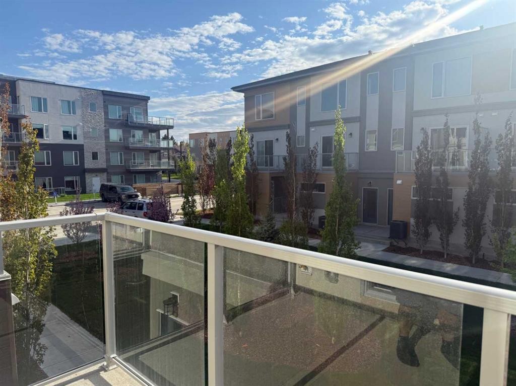 212 Shawnee Square Sw, Calgary, AB - Outdoor