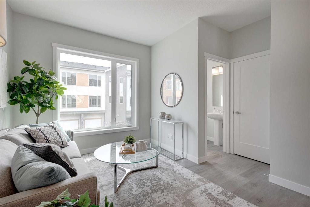 212 Shawnee Square Sw, Calgary, AB - Indoor