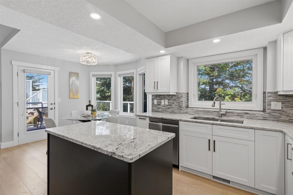 30 Strathcona Road Sw, Calgary, AB - Indoor Photo Showing Kitchen With Upgraded Kitchen