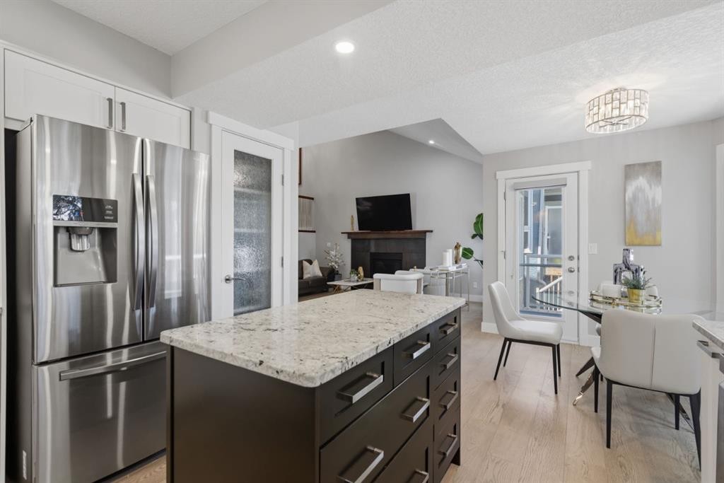 30 Strathcona Road Sw, Calgary, AB - Indoor Photo Showing Kitchen