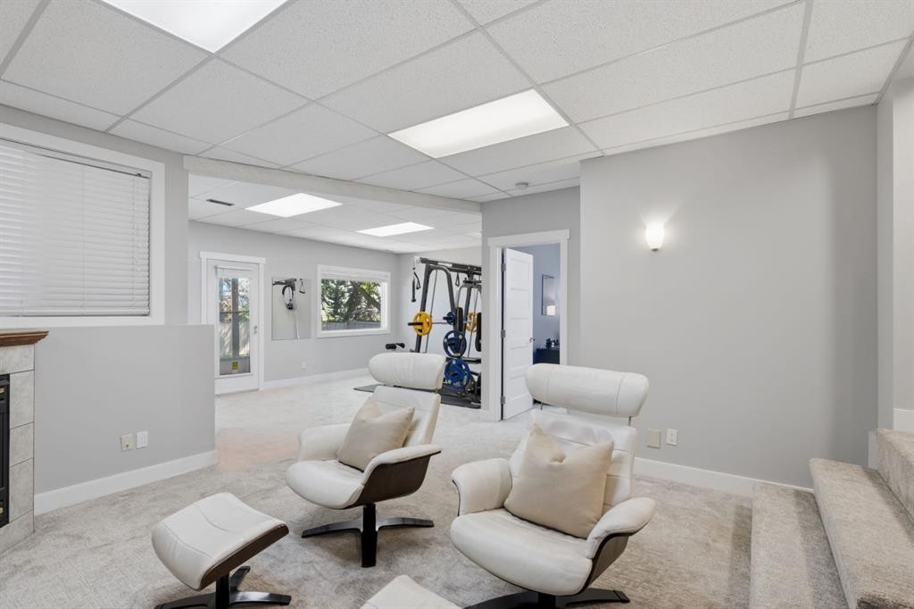30 Strathcona Road Sw, Calgary, AB - Indoor
